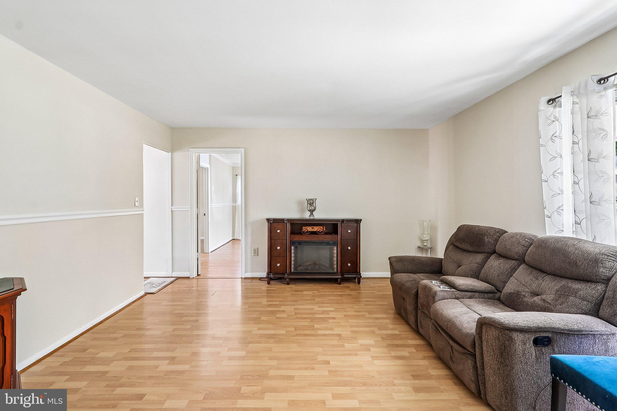 5631 Ellerbie Street Lanham, MD 20706 - Photo 38 of 41 Main Living Room