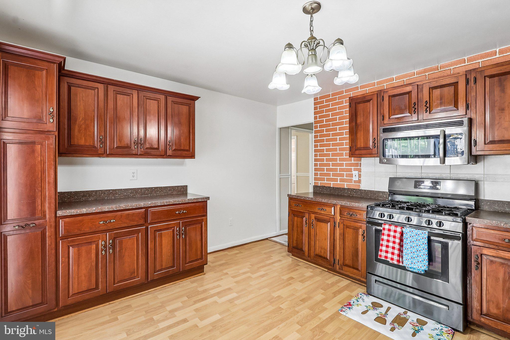 5631 Ellerbie Street Lanham, MD 20706 - Photo 4 of 41 Kitchen