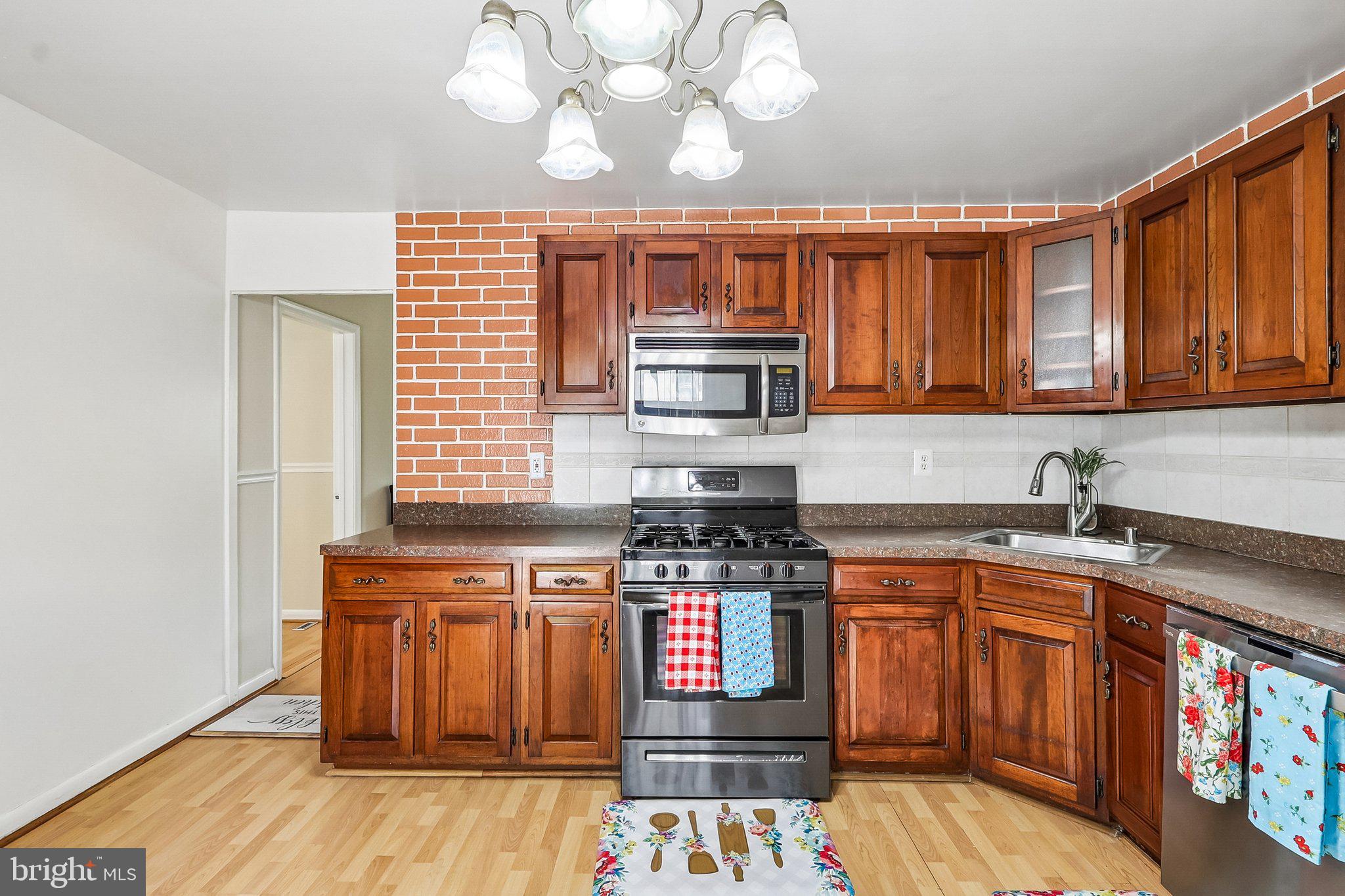 5631 Ellerbie Street Lanham, MD 20706 - Photo 5 of 41 Kitchen