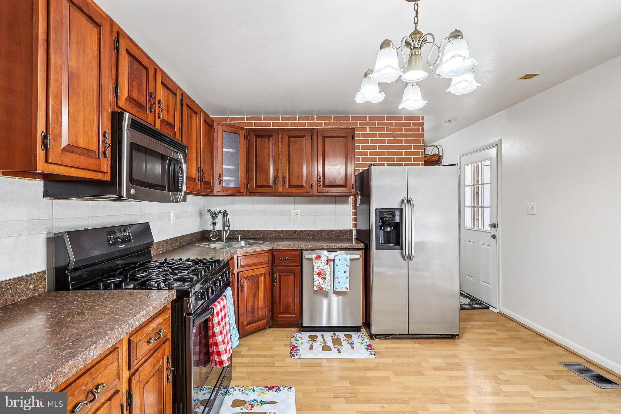 5631 Ellerbie Street Lanham, MD 20706 - Photo 7 of 41 Kitchen