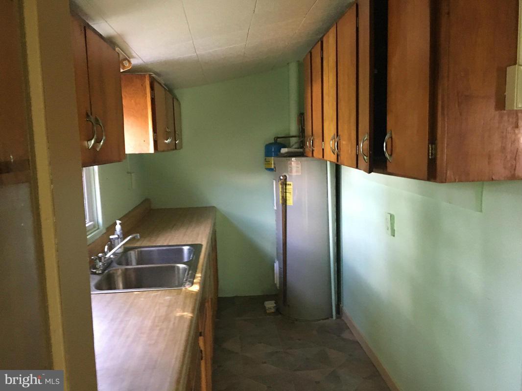 14103 Niswander Road Hagerstown, MD 21740 - Photo 3 of 8 Kitchen
