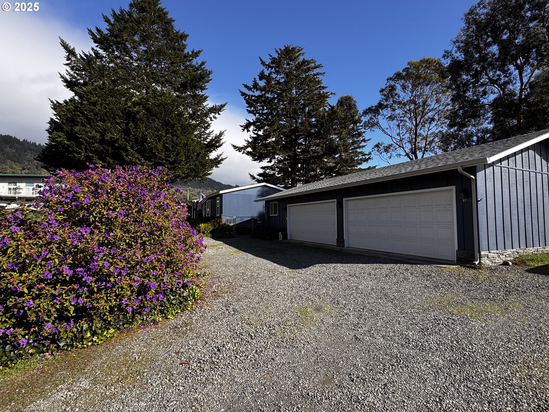 97818 Hanscam Lane Brookings, OR 97415 - Photo 3 of 44 a view of a garage