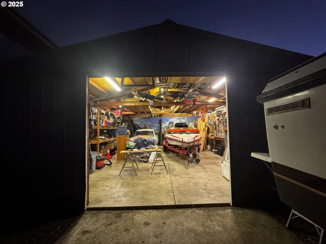 a view of a yard in front of the house