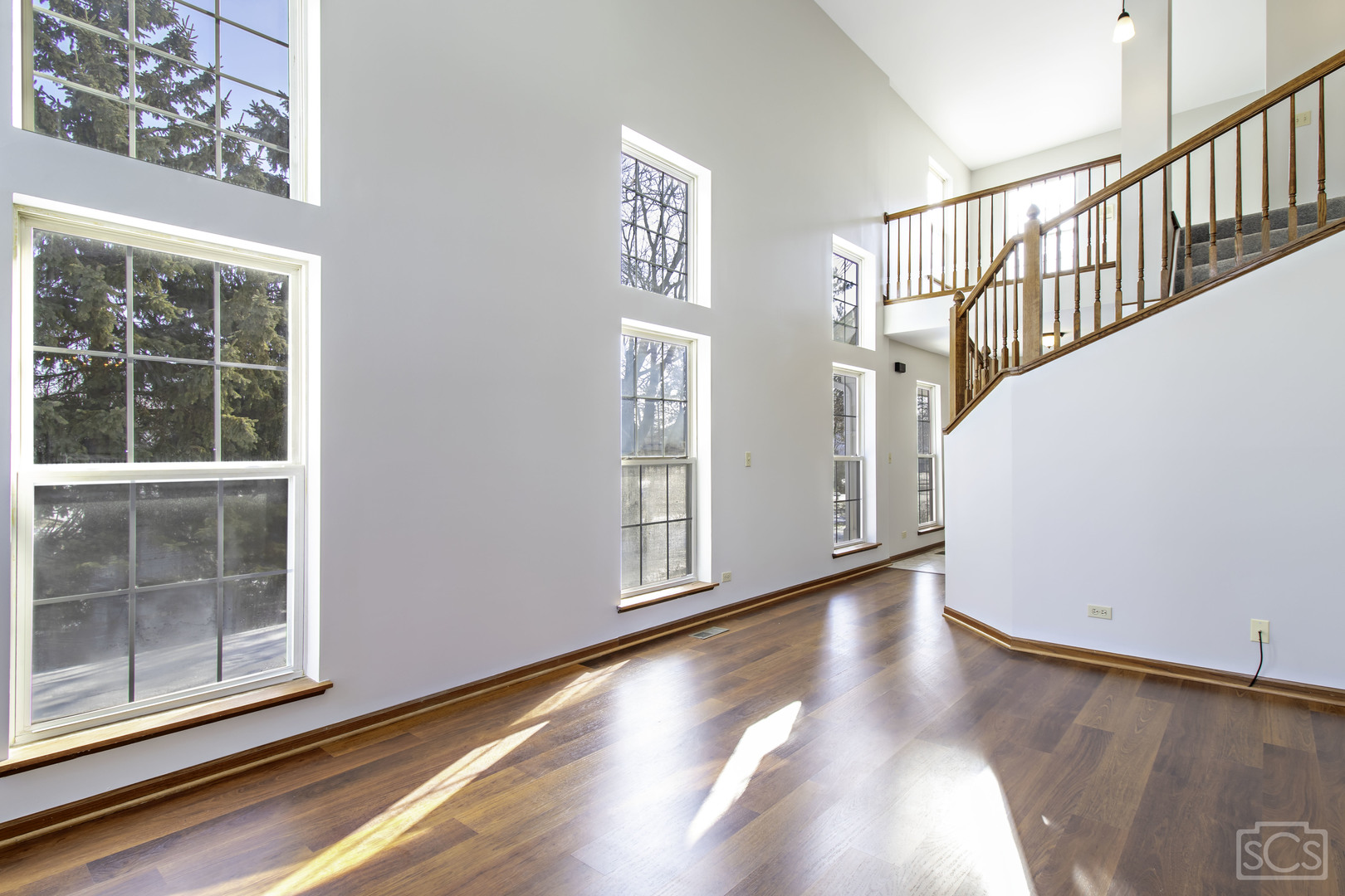 14 Peach Tree Court Algonquin, IL 60102 - Photo 6 of 20 a view of an entryway with wooden floor