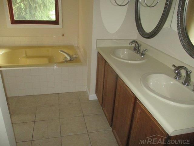 4528 Jerome Road Clarkston, MI 48346 - Photo 11 of 25