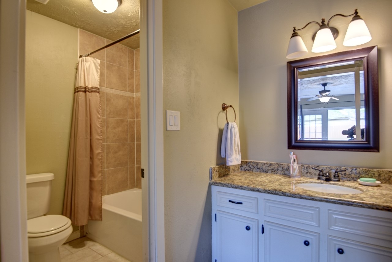 25810 Fairbrook Lane Spring, TX 77373 - Photo 24 of 33 Primary bath with full bathtub/shower