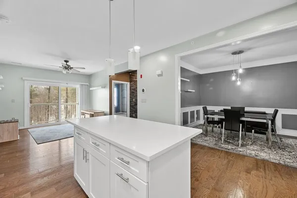 a large kitchen with kitchen island a large island in it