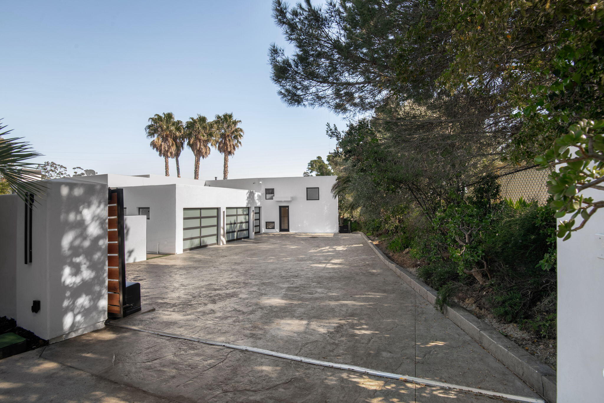 1460 Twinridge Road Santa Barbara, CA 93111 - Photo 15 of 80 Gated driveways - 1460 Twinridge Rd