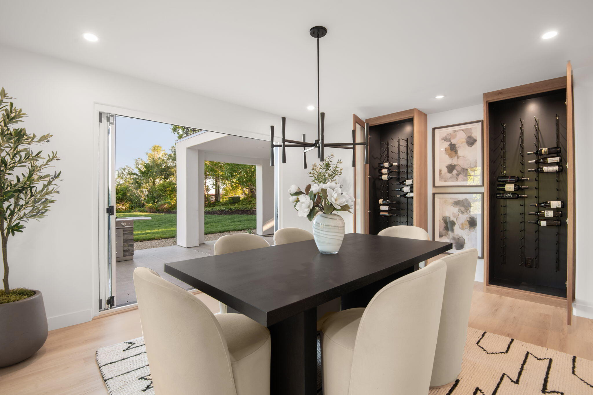 1460 Twinridge Road Santa Barbara, CA 93111 - Photo 4 of 80 Dining & patios - 1460 Twinridge Rd