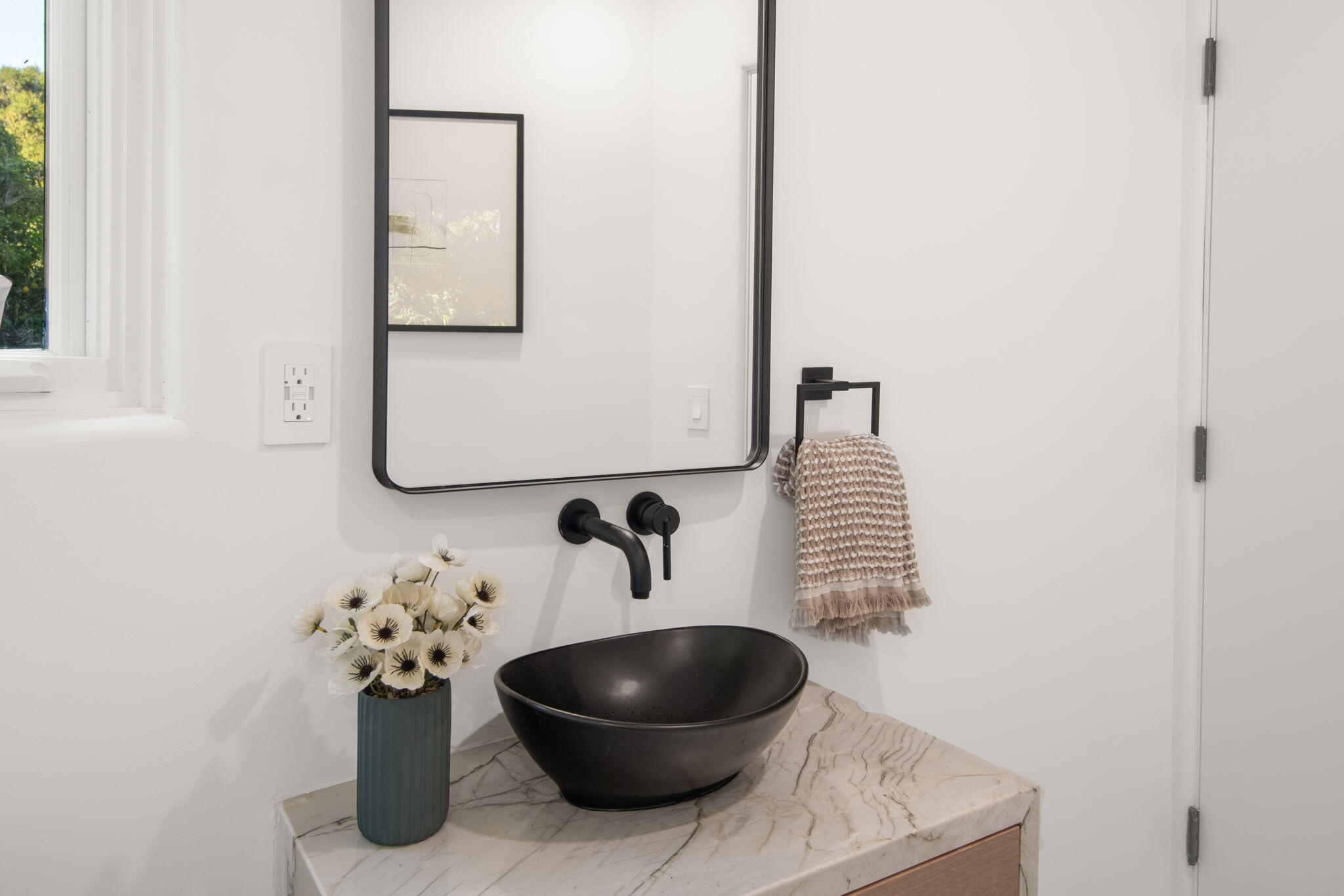 1460 Twinridge Road Santa Barbara, CA 93111 - Photo 45 of 80 Guest bathroom - 1460 Twinridge Rd