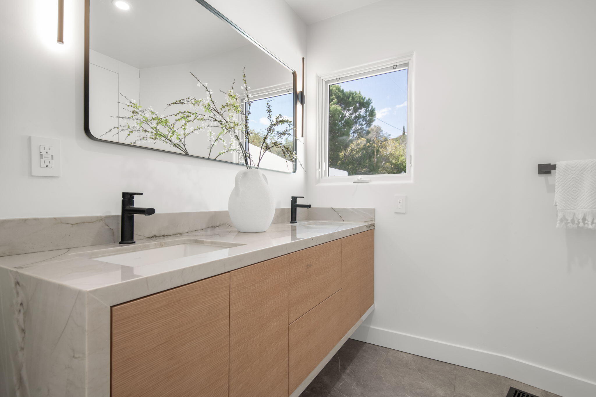 1460 Twinridge Road Santa Barbara, CA 93111 - Photo 48 of 80 Guest bathroom - 1460 Twinridge Rd