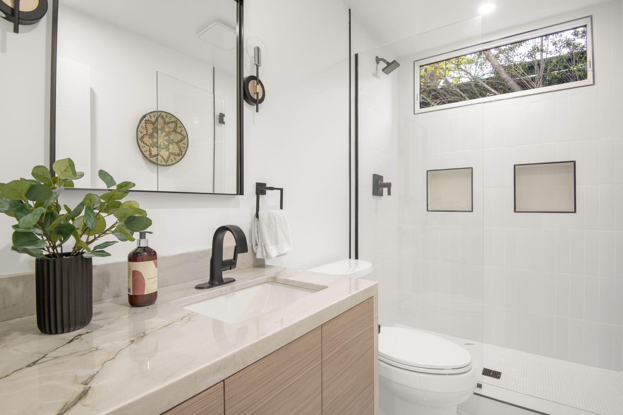 1460 Twinridge Road Santa Barbara, CA 93111 - Photo 51 of 80 Guest bathroom - 1460 Twinridge Rd