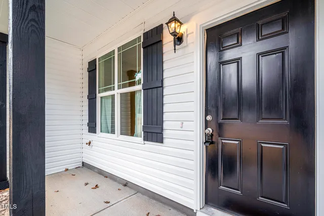 a view of an entryway of house