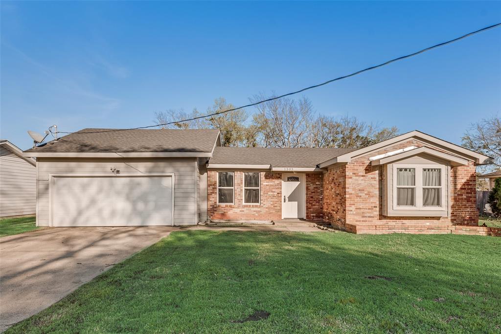 1303 South Medora Street Terrell, TX 75160 - Photo 1 of 12