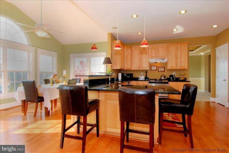18614 Broken Oak Road Boyds, MD 20841 - Photo 4 of 30 Kitchen 2