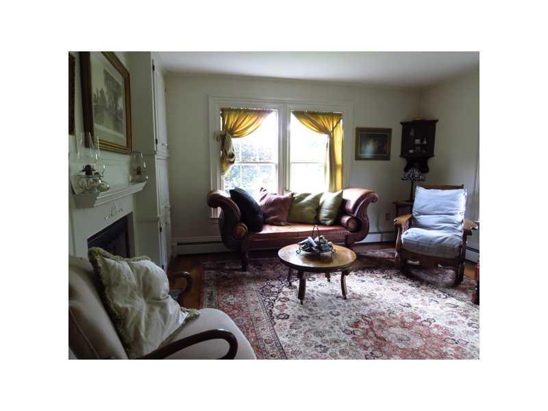 1353 River Road Orrington, ME 04474 - Photo 3 of 29 Living Room.