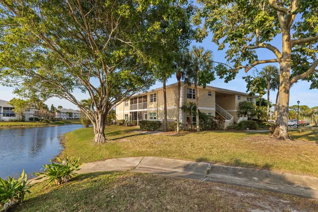 $1,750 | 1563 Southeast Royal Green Circle, Unit B203, Port St. Lucie, FL 34952