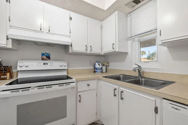 $1,750 | 1563 Southeast Royal Green Circle, Unit B203, Port St. Lucie, FL 34952