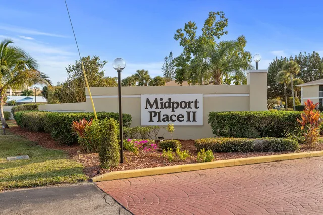 $1,750 | 1563 Southeast Royal Green Circle, Unit B203, Port St. Lucie, FL 34952