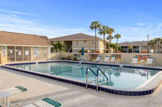 $1,750 | 1563 Southeast Royal Green Circle, Unit B203, Port St. Lucie, FL 34952