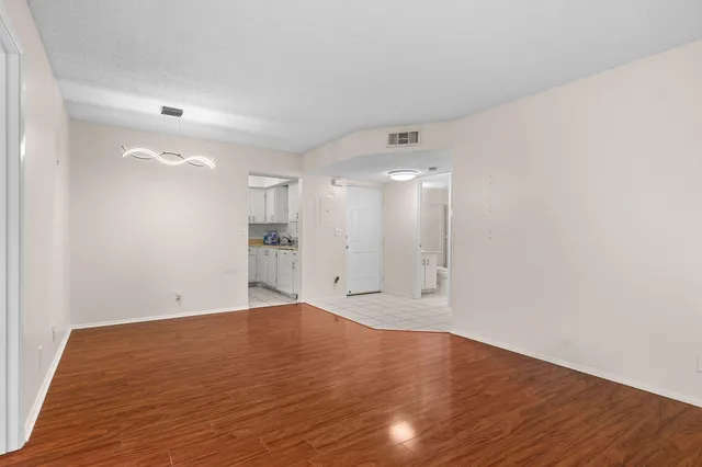 $1,750 | 1563 Southeast Royal Green Circle, Unit B203, Port St. Lucie, FL 34952