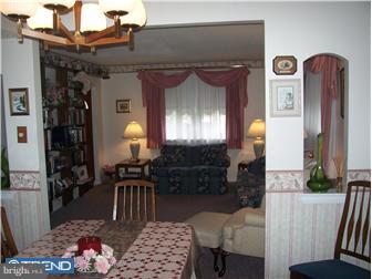 9230 Wesleyan Road Philadelphia, PA 19114 - Photo 4 of 11 Living Room