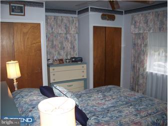 9230 Wesleyan Road Philadelphia, PA 19114 - Photo 6 of 11 Bedroom - Main