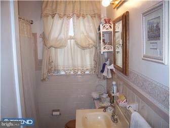 9230 Wesleyan Road Philadelphia, PA 19114 - Photo 10 of 11 Bathroom