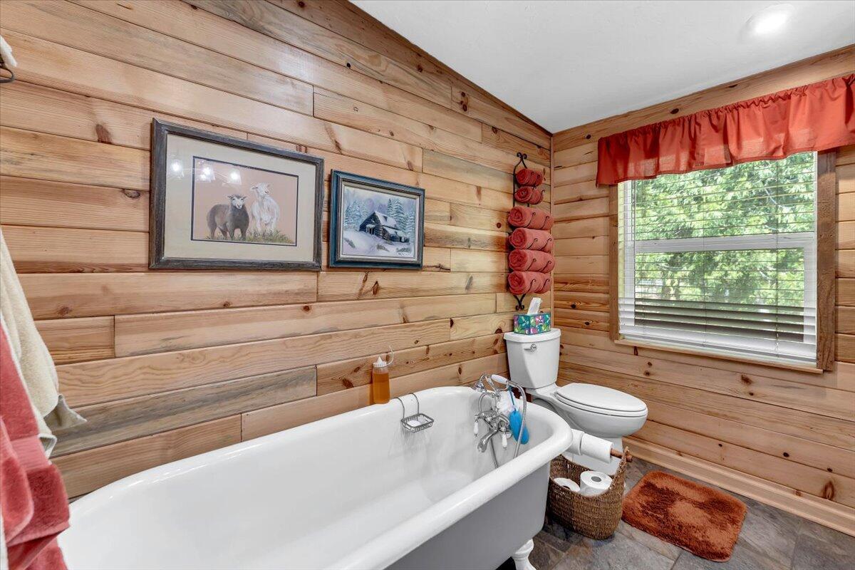 6057 Wilson Hill Road Manton, CA 96059 - Photo 15 of 63 Clawfoot porcelain tub