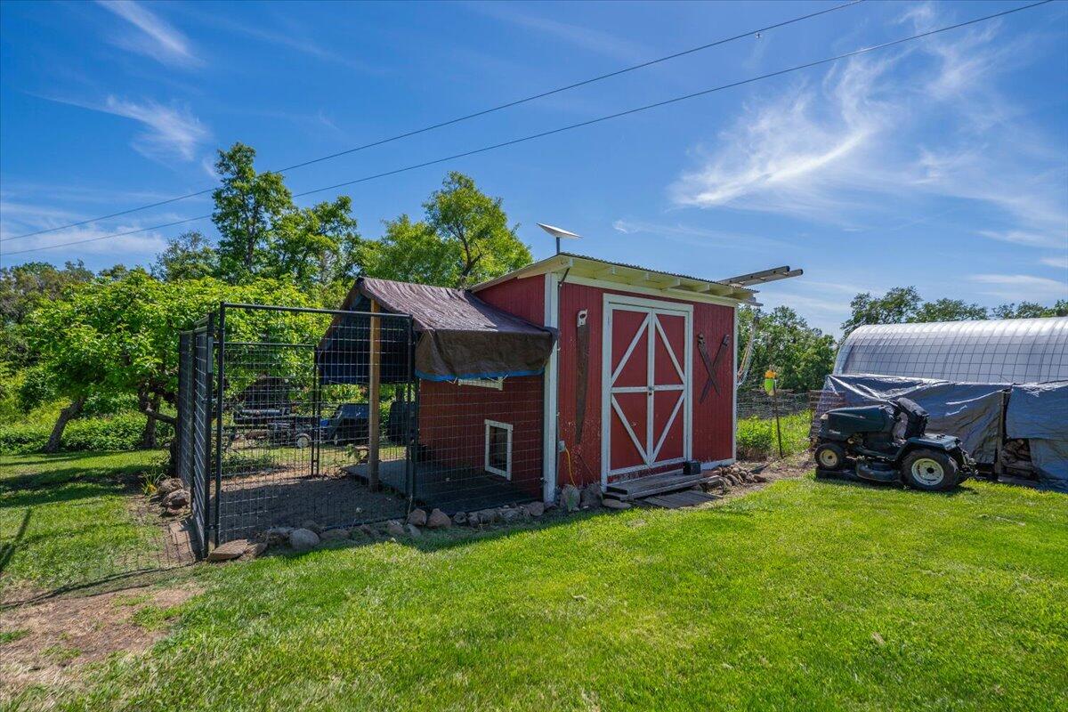 6057 Wilson Hill Road Manton, CA 96059 - Photo 36 of 63 Oversized dog kennel