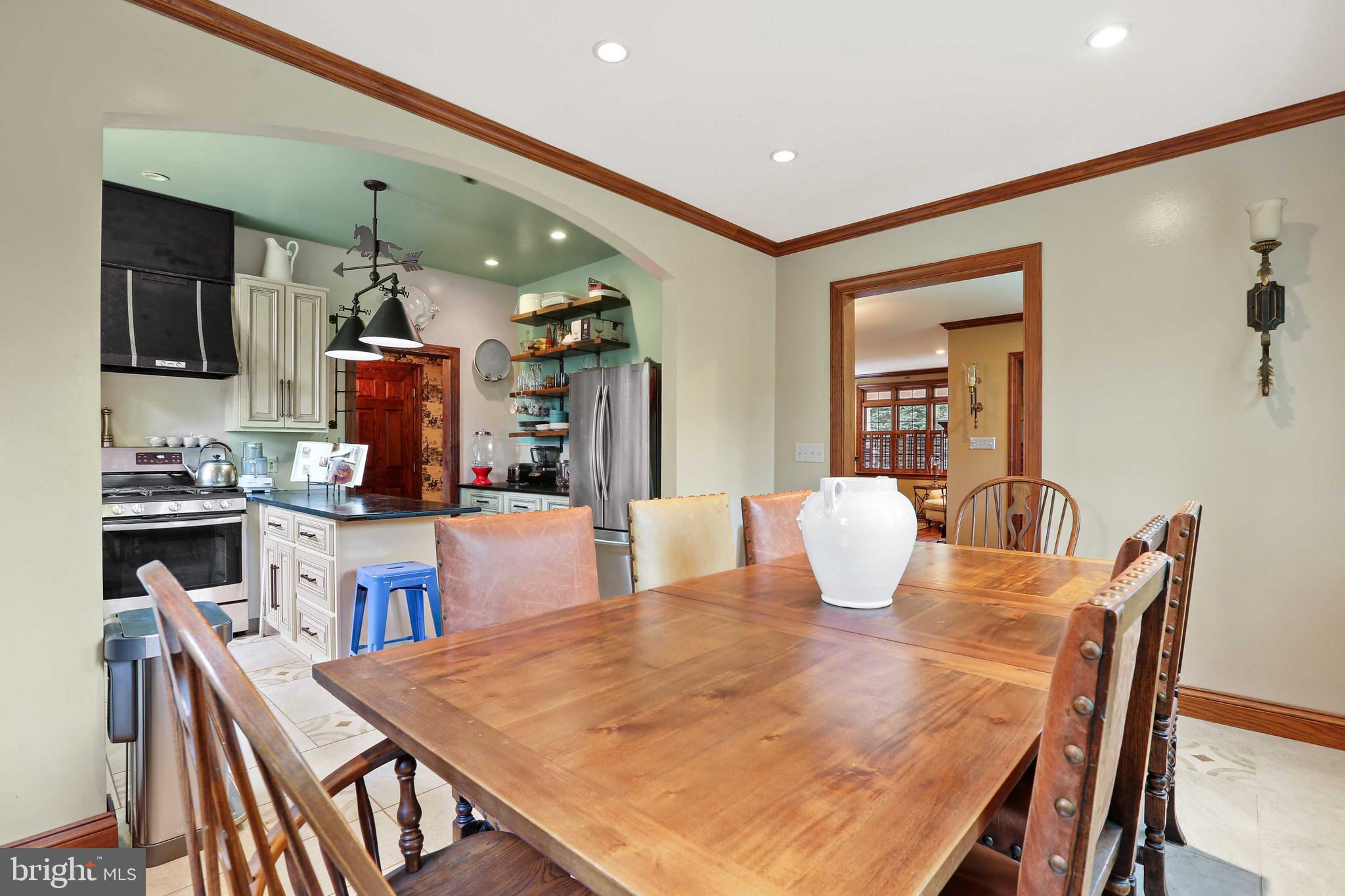 2411 Crest Road Baltimore, MD 21209 - Photo 13 of 41