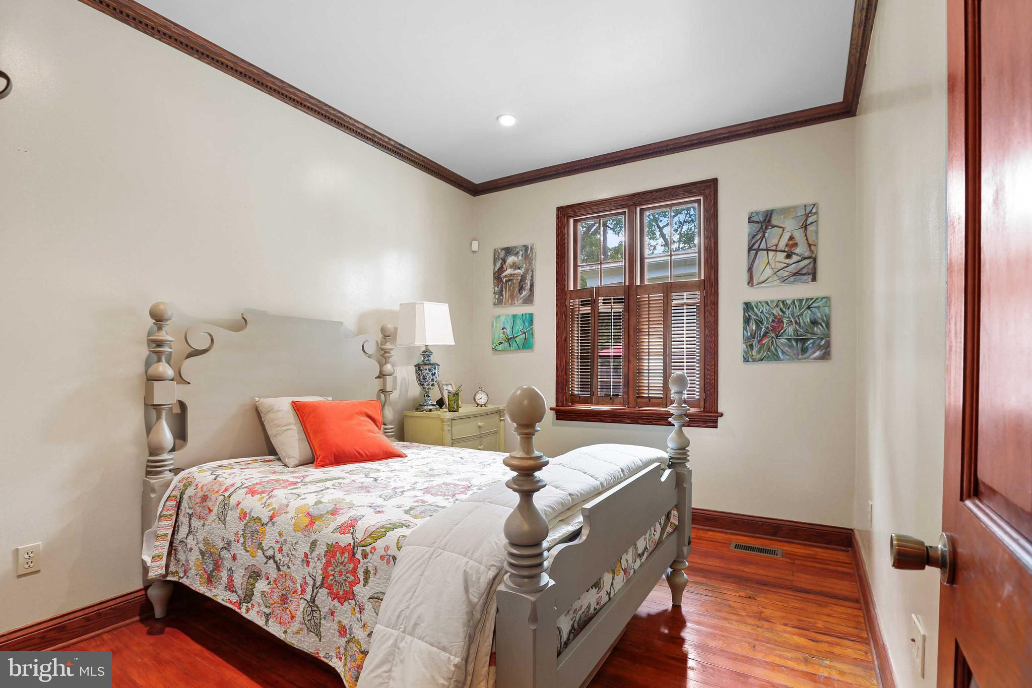 2411 Crest Road Baltimore, MD 21209 - Photo 19 of 41