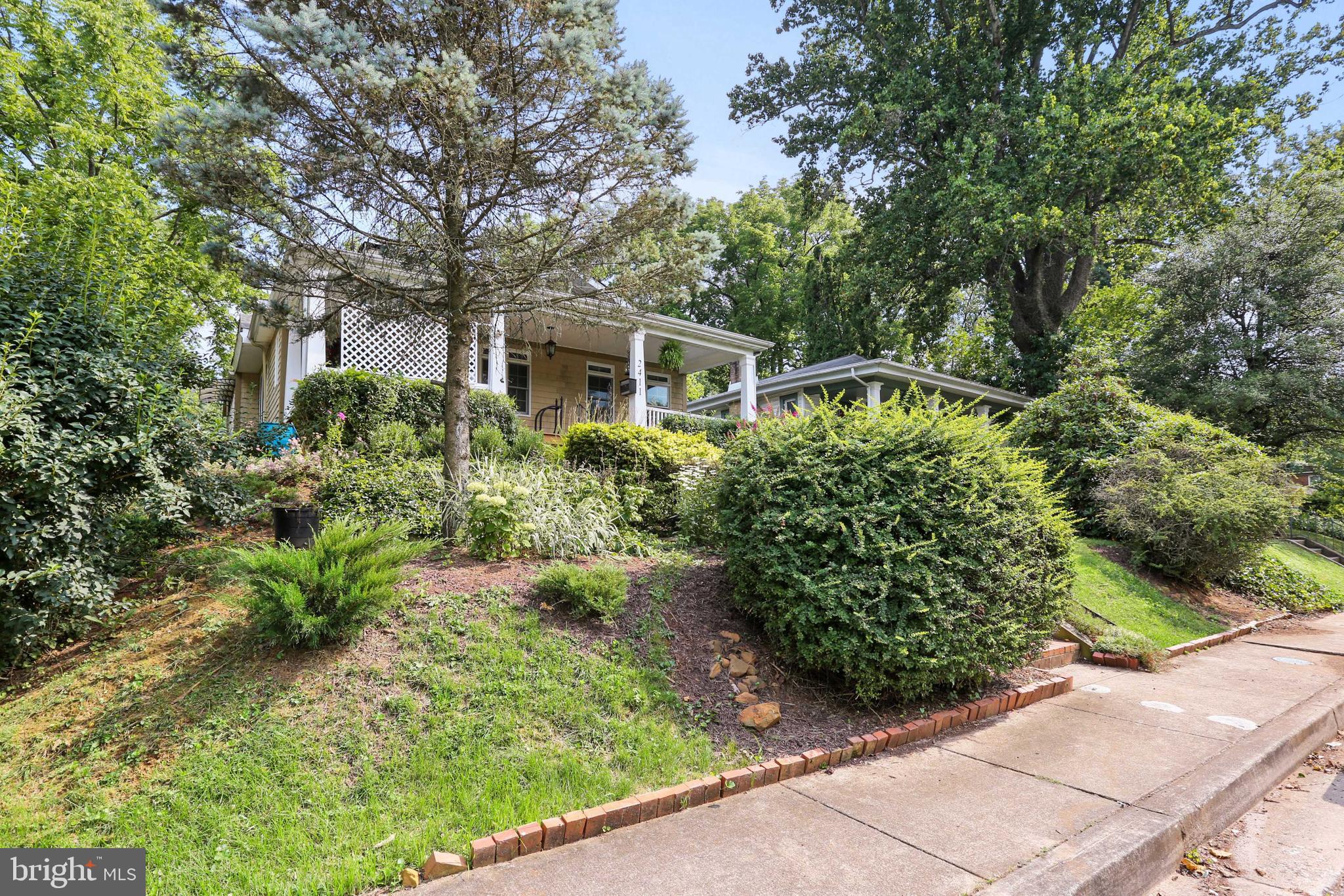 2411 Crest Road Baltimore, MD 21209 - Photo 2 of 41