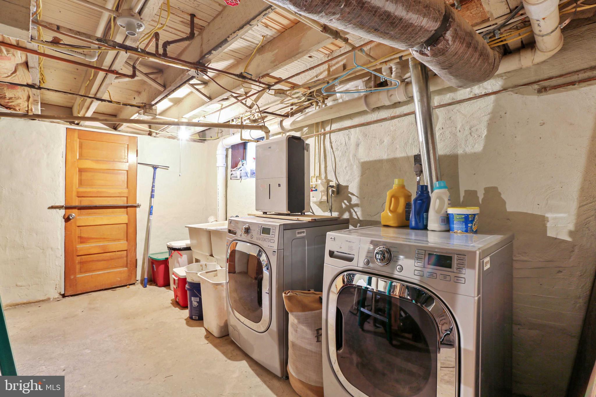 2411 Crest Road Baltimore, MD 21209 - Photo 28 of 41