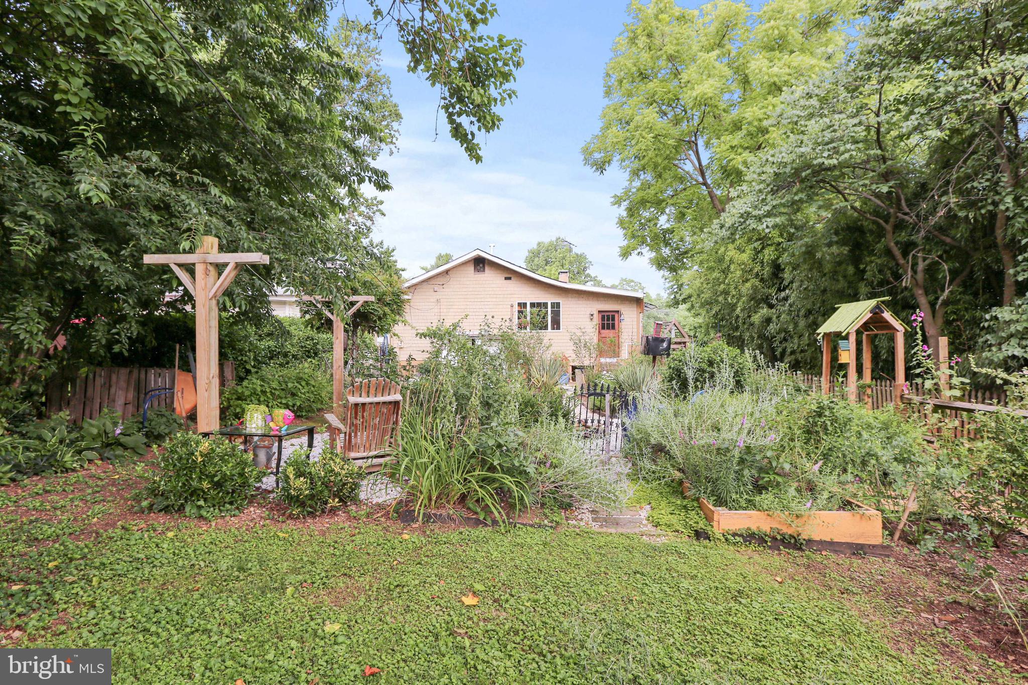 2411 Crest Road Baltimore, MD 21209 - Photo 36 of 41