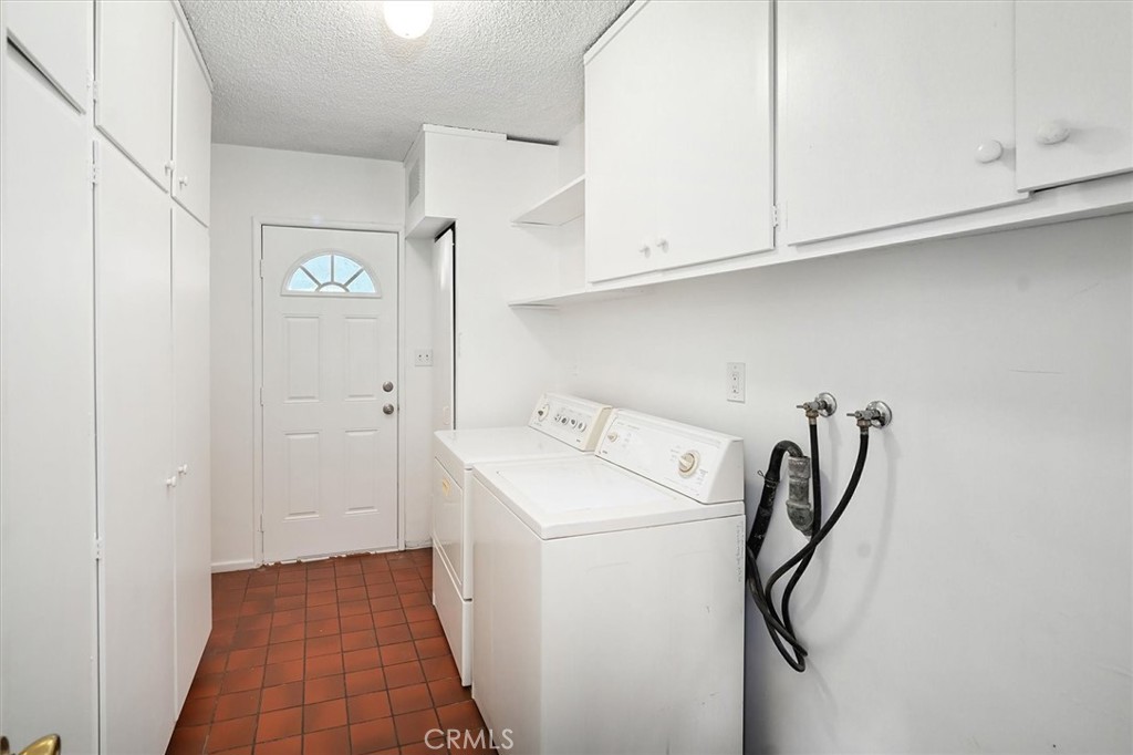 9953 La Tuna Canyon Road Sun Valley, CA 91352 - Photo 18 of 32 a utility room with dryer and washer