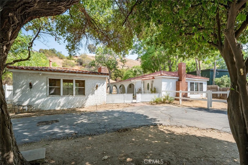 9953 La Tuna Canyon Road Sun Valley, CA 91352 - Photo 2 of 32 a front view of a house with a tree in front