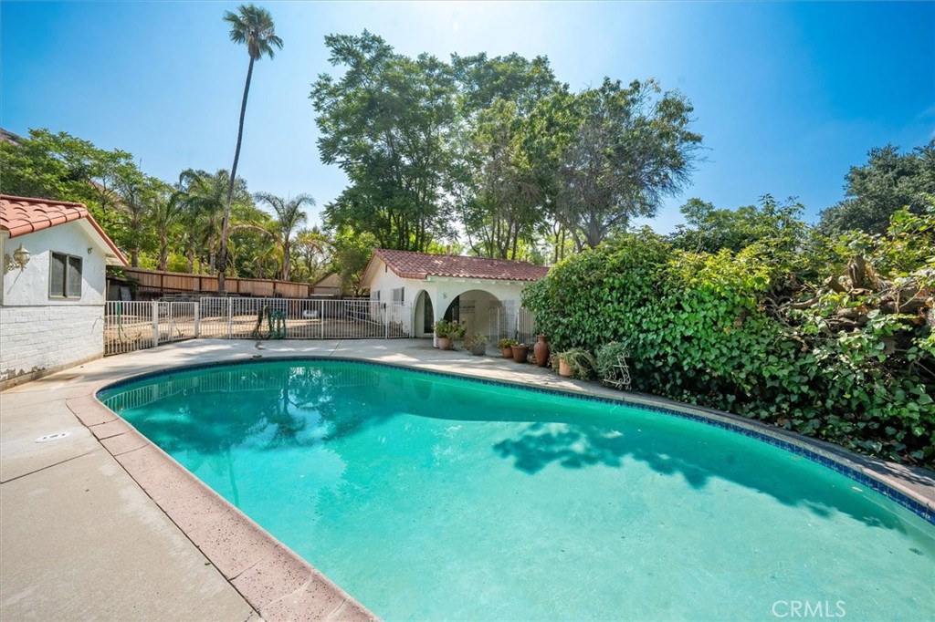 9953 La Tuna Canyon Road Sun Valley, CA 91352 - Photo 23 of 32 a view of a swimming pool with a patio