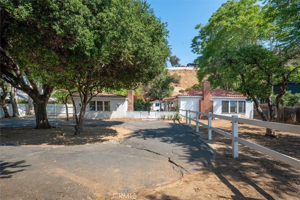 9953 La Tuna Canyon Road Sun Valley, CA 91352 - Photo 3 of 32 a front view of a house with a yard