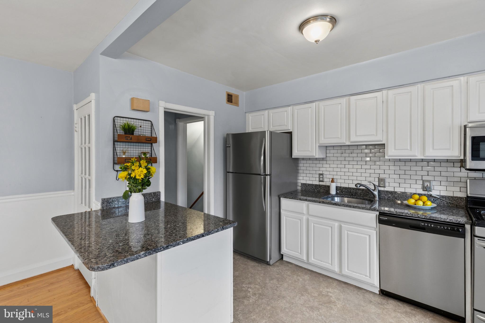 62 Dunkirk Road Baltimore, MD 21212 - Photo 13 of 37 Gourmet kitchen w/ granite ctrs & SS appliances