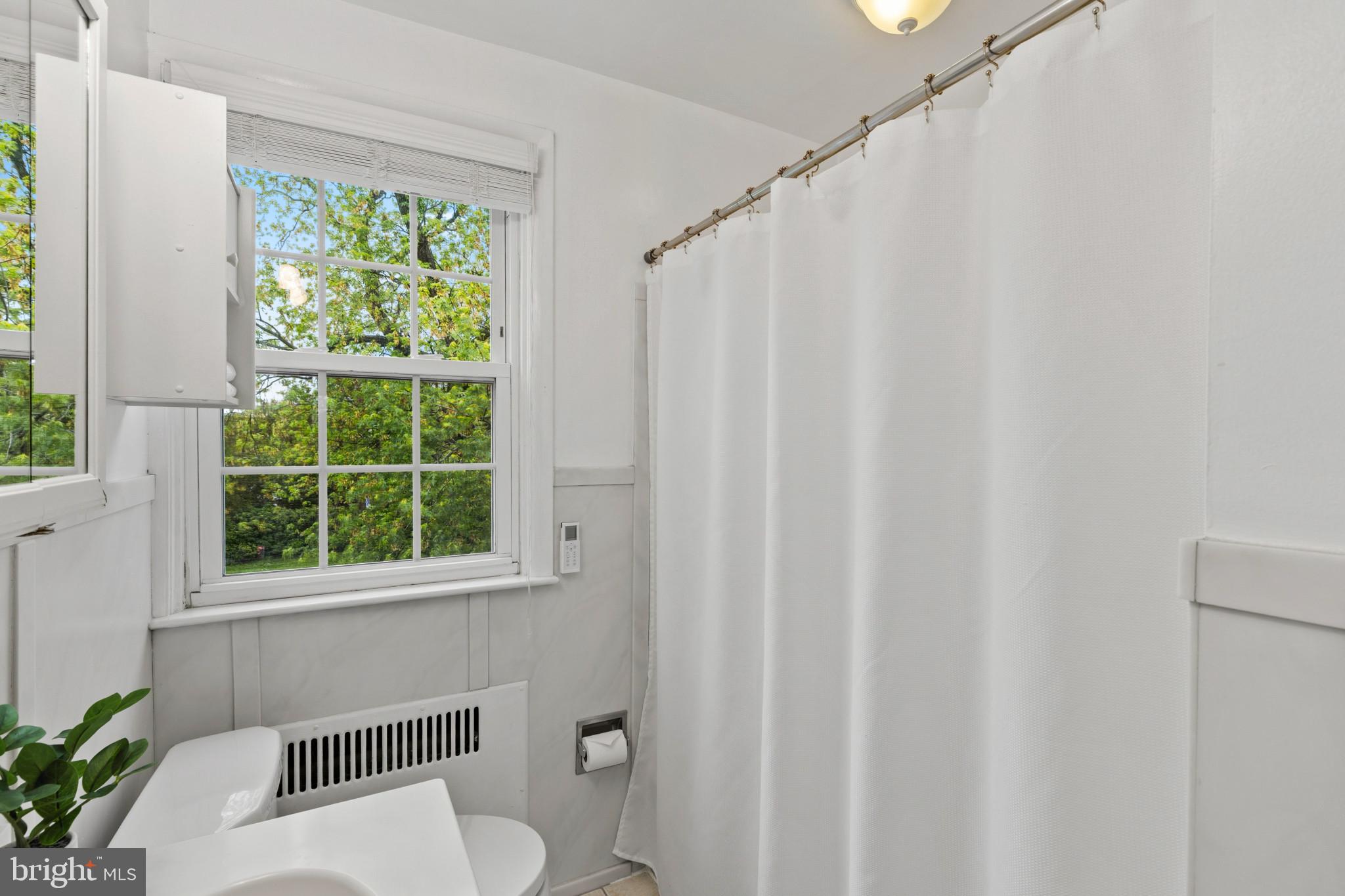 62 Dunkirk Road Baltimore, MD 21212 - Photo 23 of 37 Hall bathroom