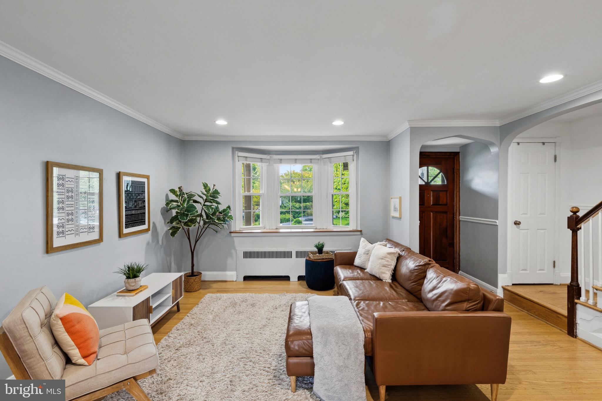 62 Dunkirk Road Baltimore, MD 21212 - Photo 6 of 37 Living room w/ HW floors