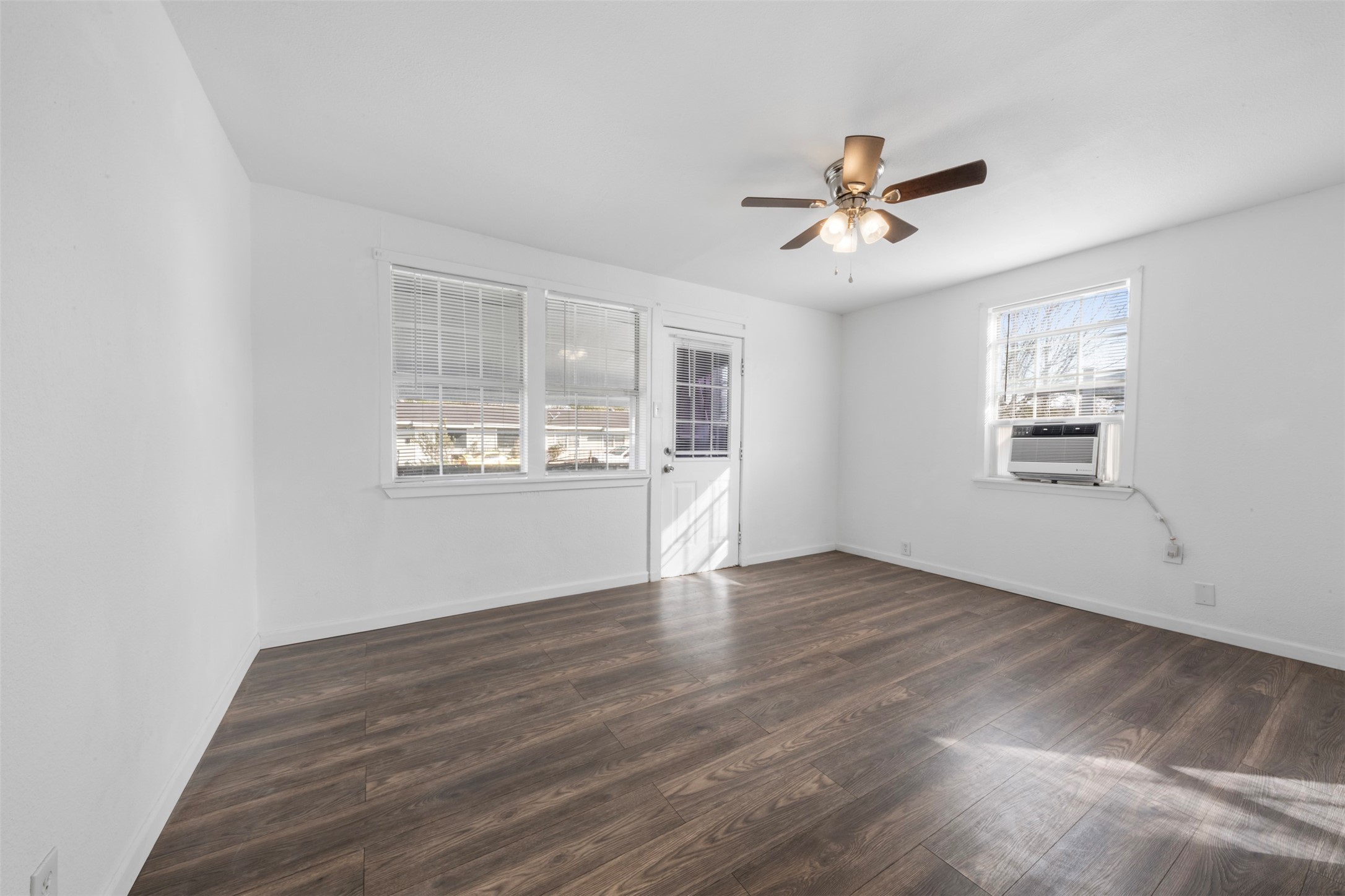 8331 Garland Street Houston, TX 77017 - Photo 9 of 30