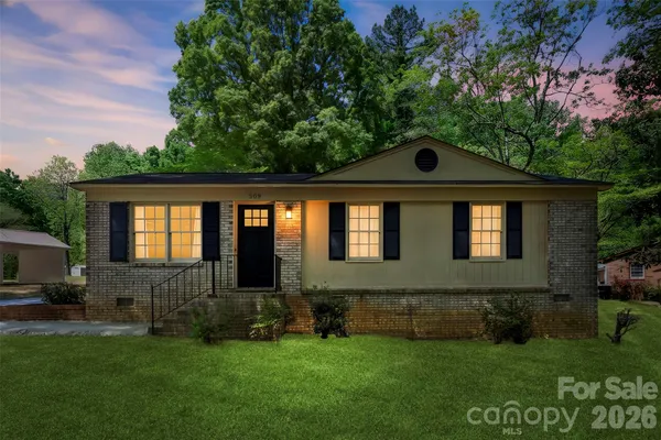 a view of a livingroom with a window and a ceiling fan