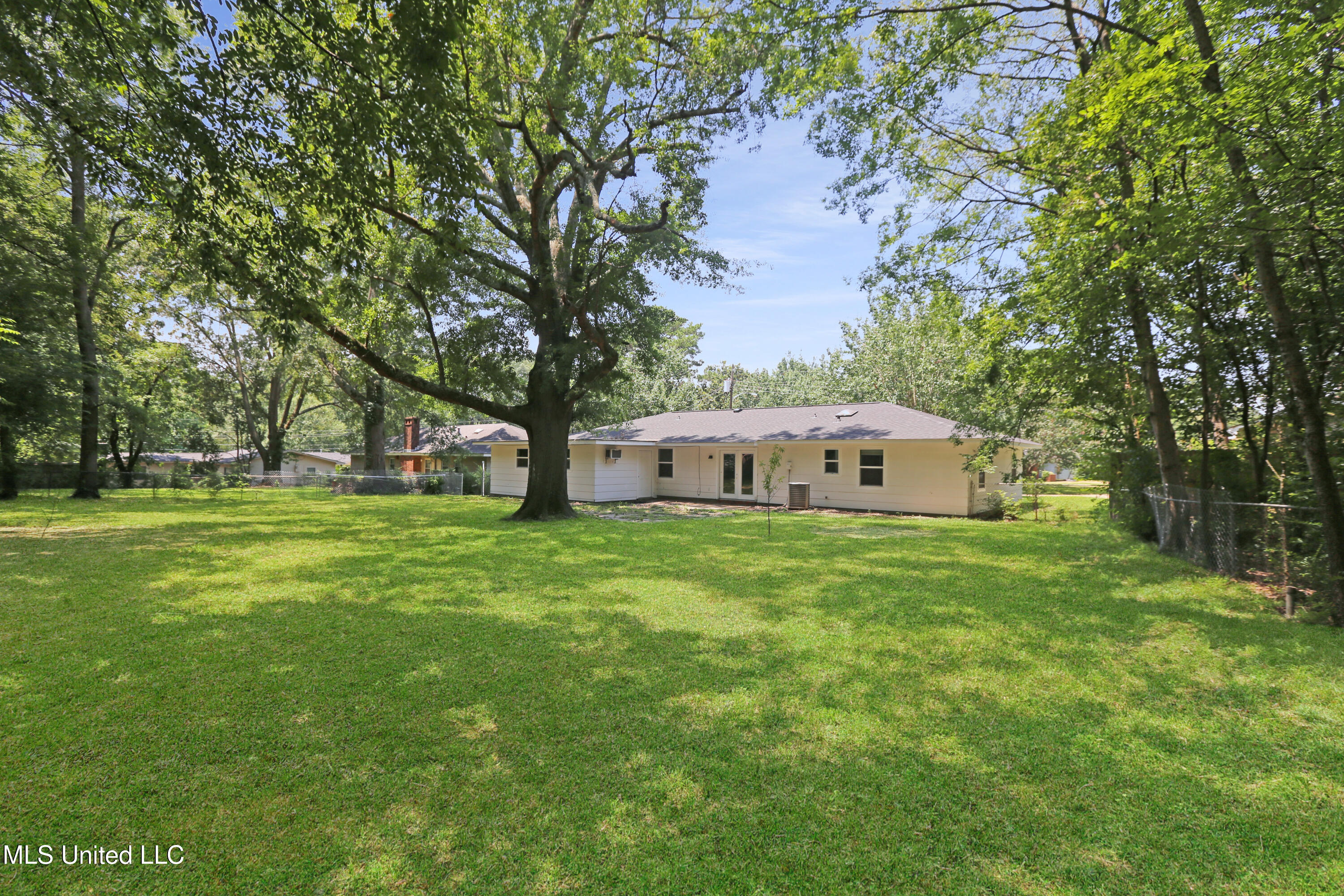 1250 Summer Lane Jackson, MS 39211 - Photo 16 of 18 1250 Summer Ln - 15