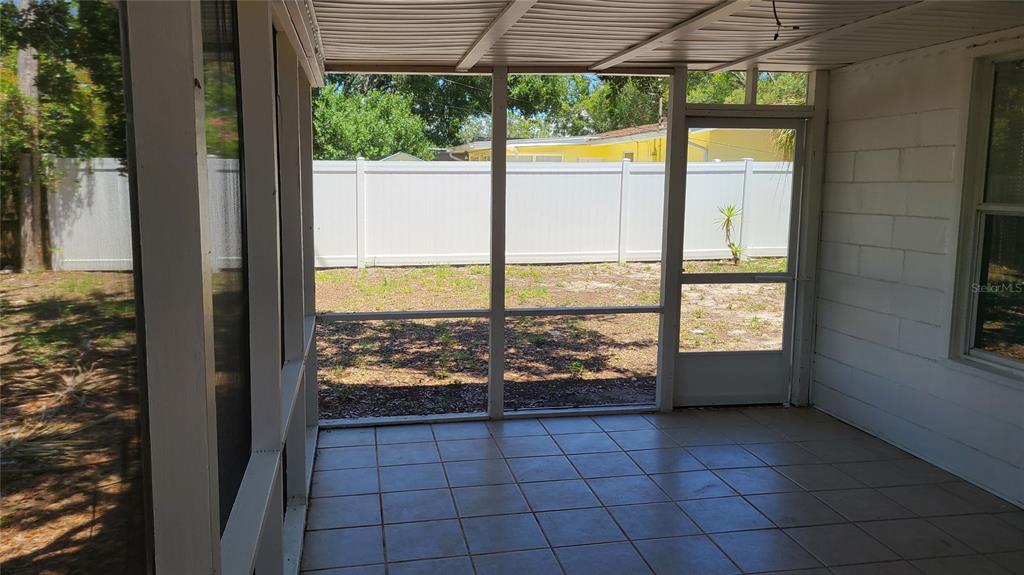 4611 West Villa Rosa Street Tampa, FL 33611 - Photo 21 of 22 a view of an empty room and window
