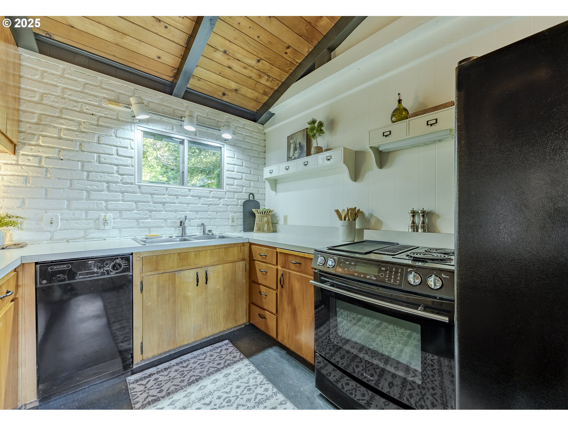 83694 Rio Road Florence, OR 97439 - Photo 15 of 45 a kitchen with stainless steel appliances granite countertop a stove sink and cabinets