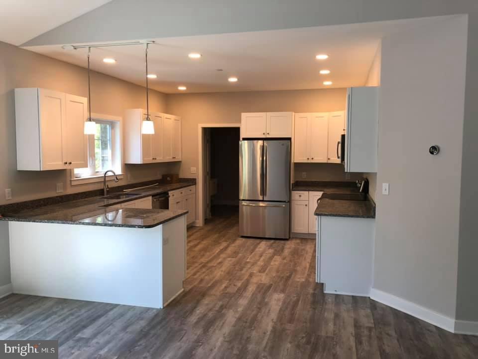 210 Wicomico Road Stevensville, MD 21666 - Photo 8 of 21 A large and beautiful kitchen