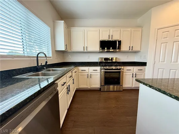 $2,705 | 3445 Conterra Park Avenue, North Las Vegas, NV 89081