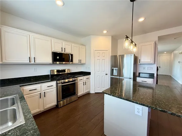 $2,705 | 3445 Conterra Park Avenue, North Las Vegas, NV 89081